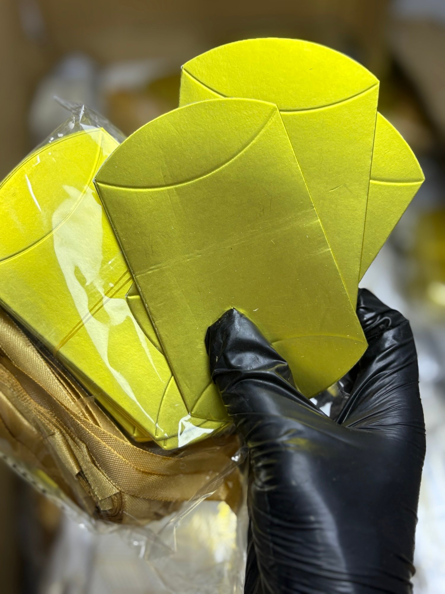 Pillow Boxes for packaging Resin Keychains - 50pieces - Image 2