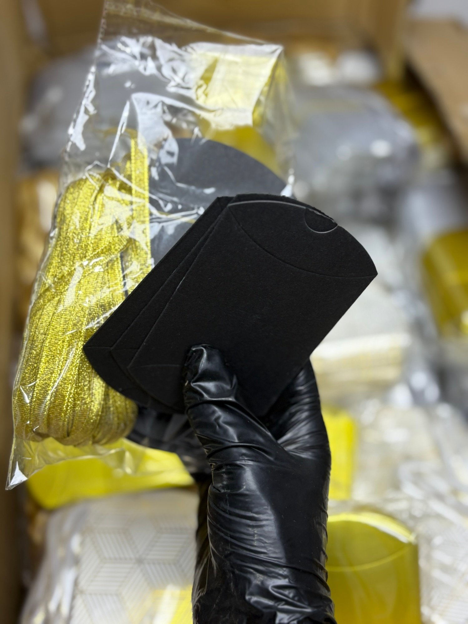 Pillow Boxes for packaging Resin Keychains - 50pieces